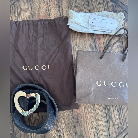 Gucci Authentic Heart Buckle Belt IT SZ 85/34 Black Gold - Picture 1 of 14